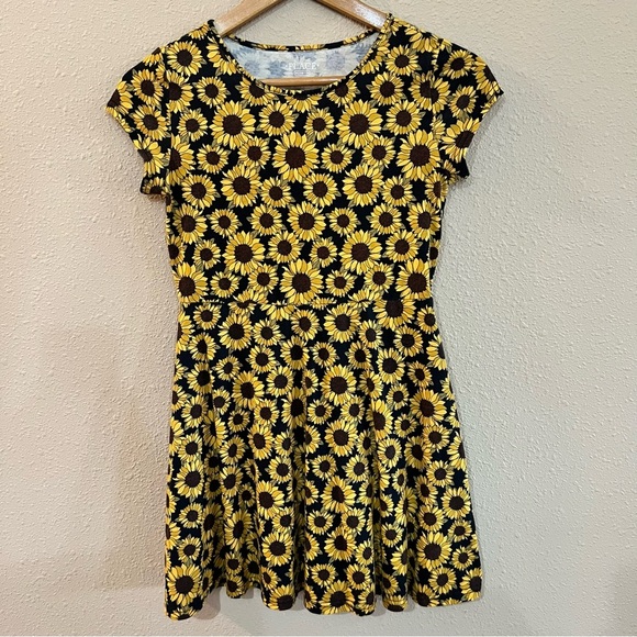 Sunflower Print Kids Dress - Picture 1 of 4